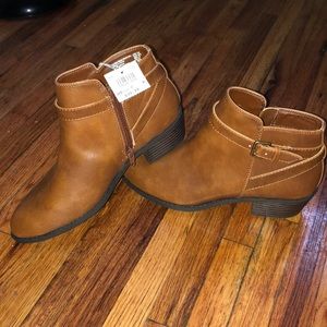 CHESTNUT BOOTIES